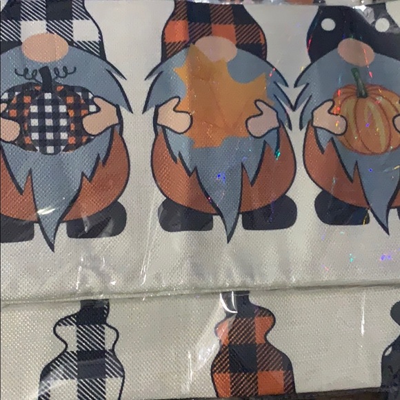 Set of 2 unused thanksgiving decor pillow cases. - Picture 3 of 3